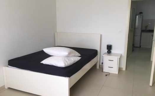 Studio meublé Point E